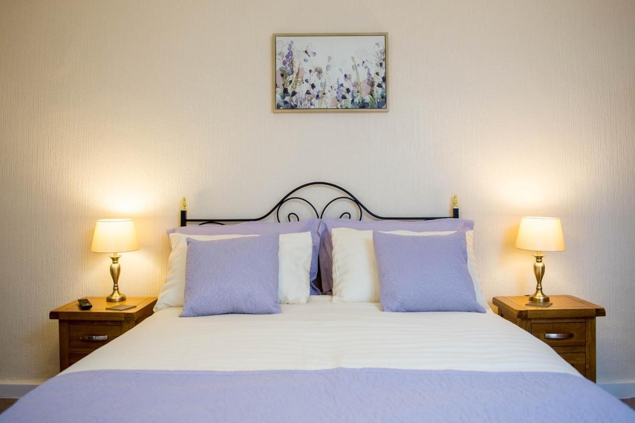 Awel Taf- Central Cottage Ideal For Families, With Parking เซนต์เคลียร์ส ภายนอก รูปภาพ